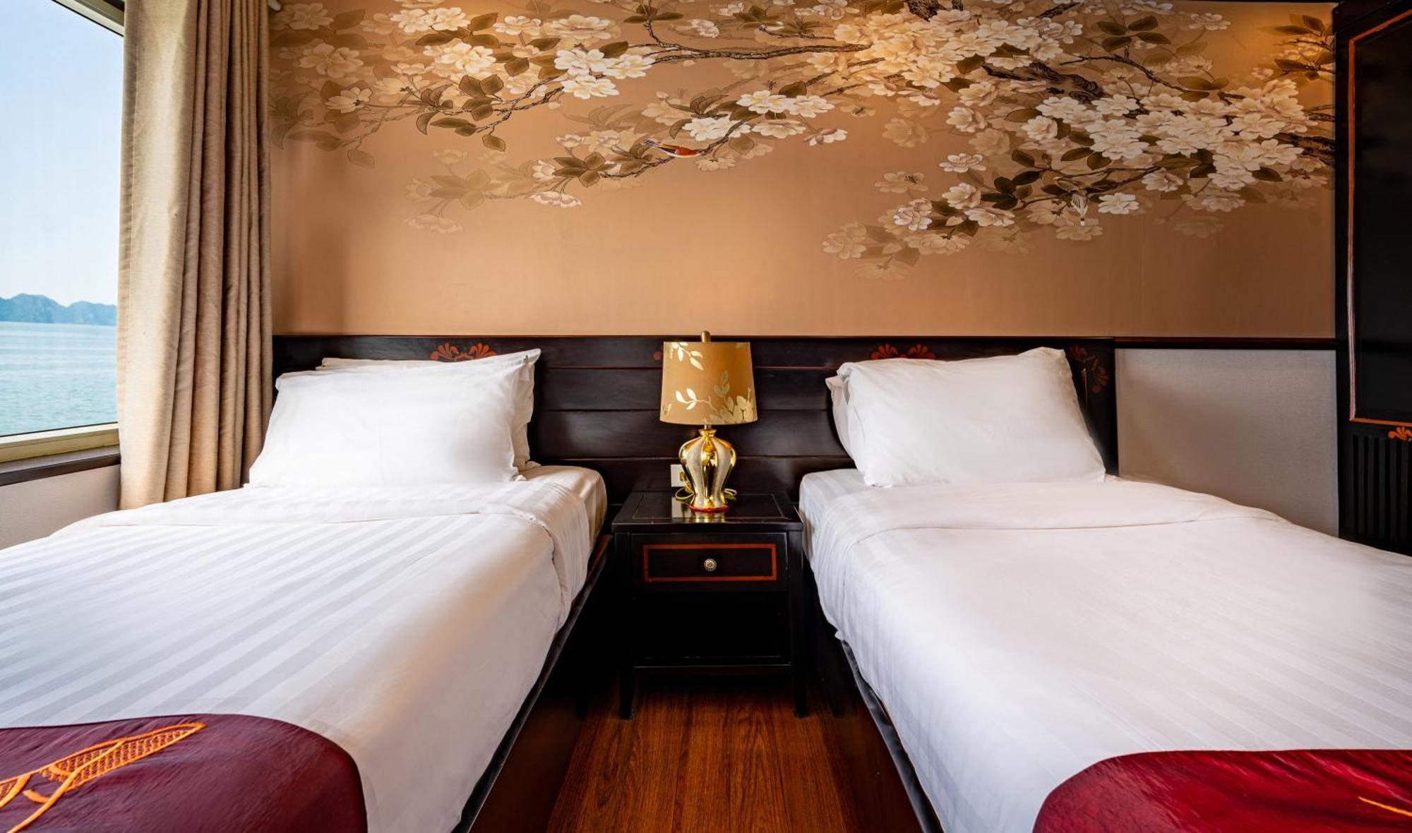 Hotel Dragon Crown Legend Cruise Ha Long Esterno foto