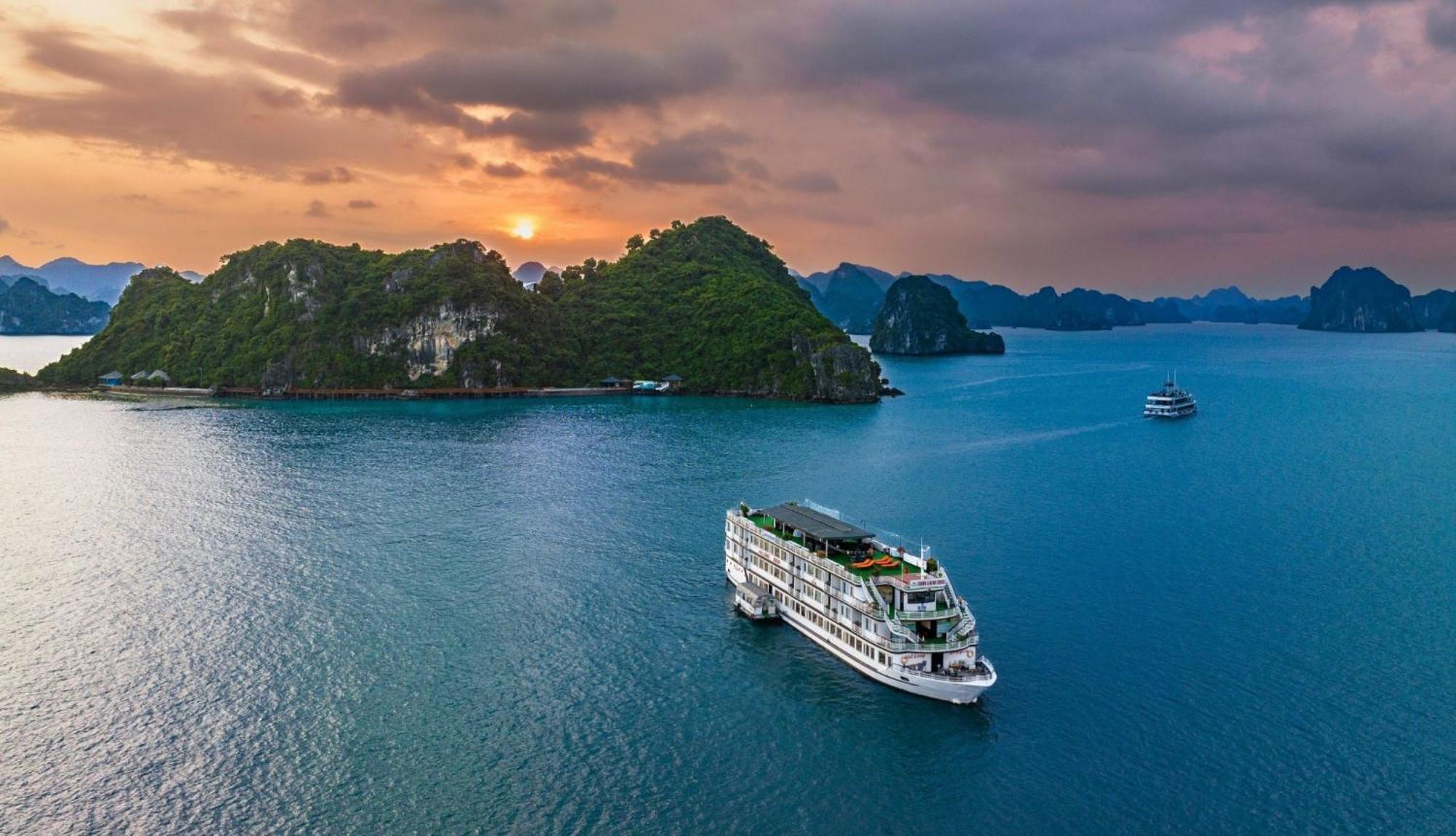 Hotel Dragon Crown Legend Cruise Ha Long Esterno foto